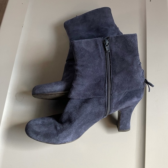 Naturalizer Suede Boots - Picture 4 of 4